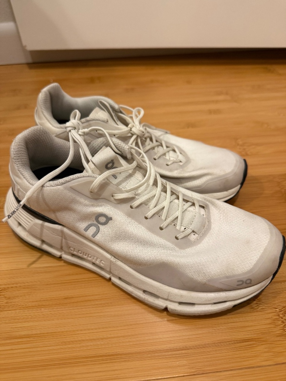 On cloud tennis shoes